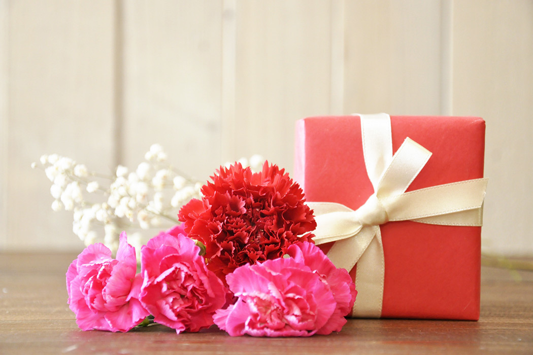 海外の母の日とは？日付と習慣、贈る花、日本へ伝わった背景を解説