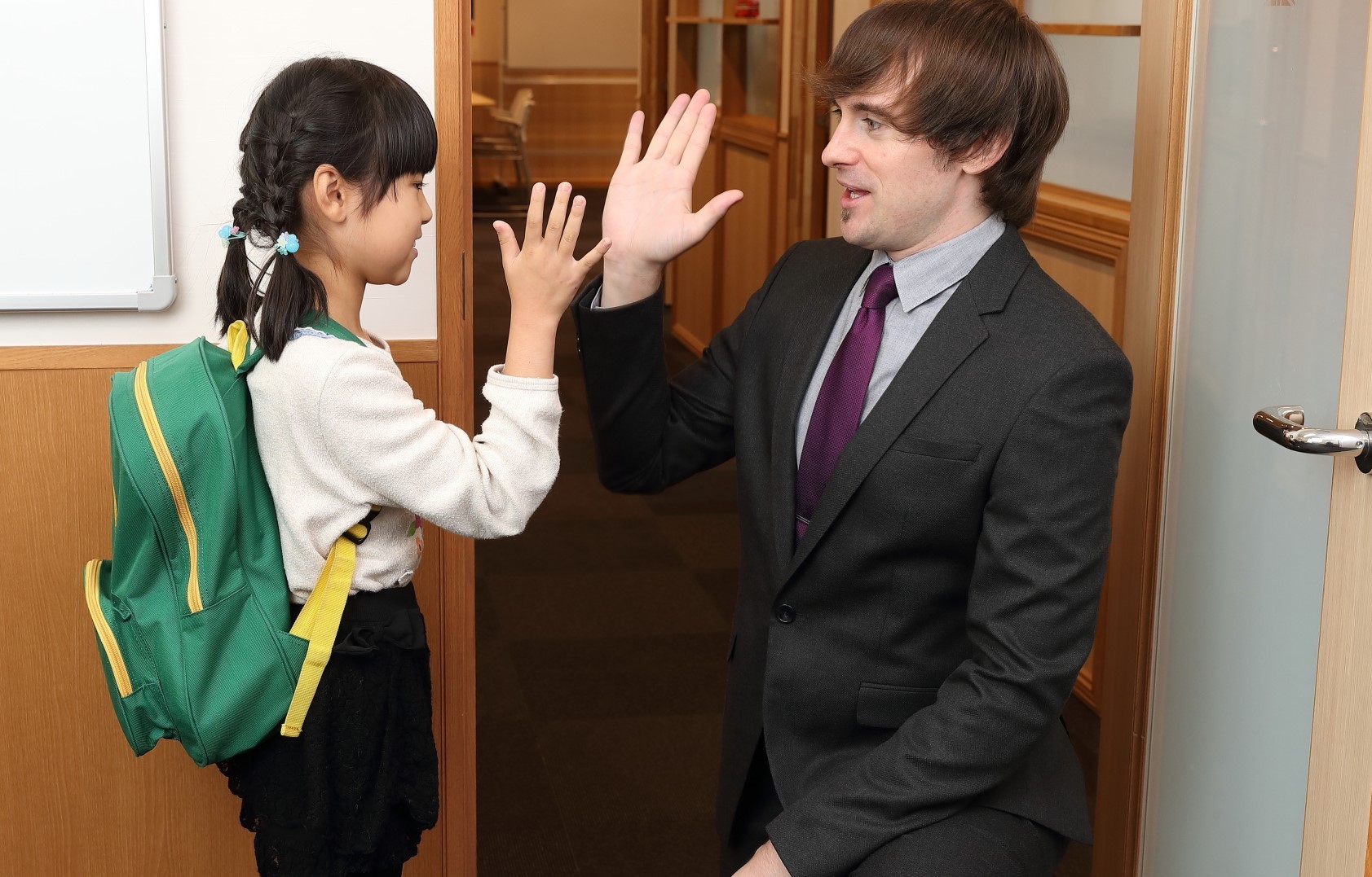 週一の英会話教室で子どもの英語力は上達する?　学習効果を高めるコツ