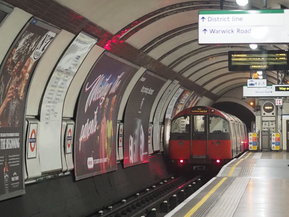 ロンドンの地下鉄の駅名はどうしてその名になったの??　名まえの由来を調べてみました