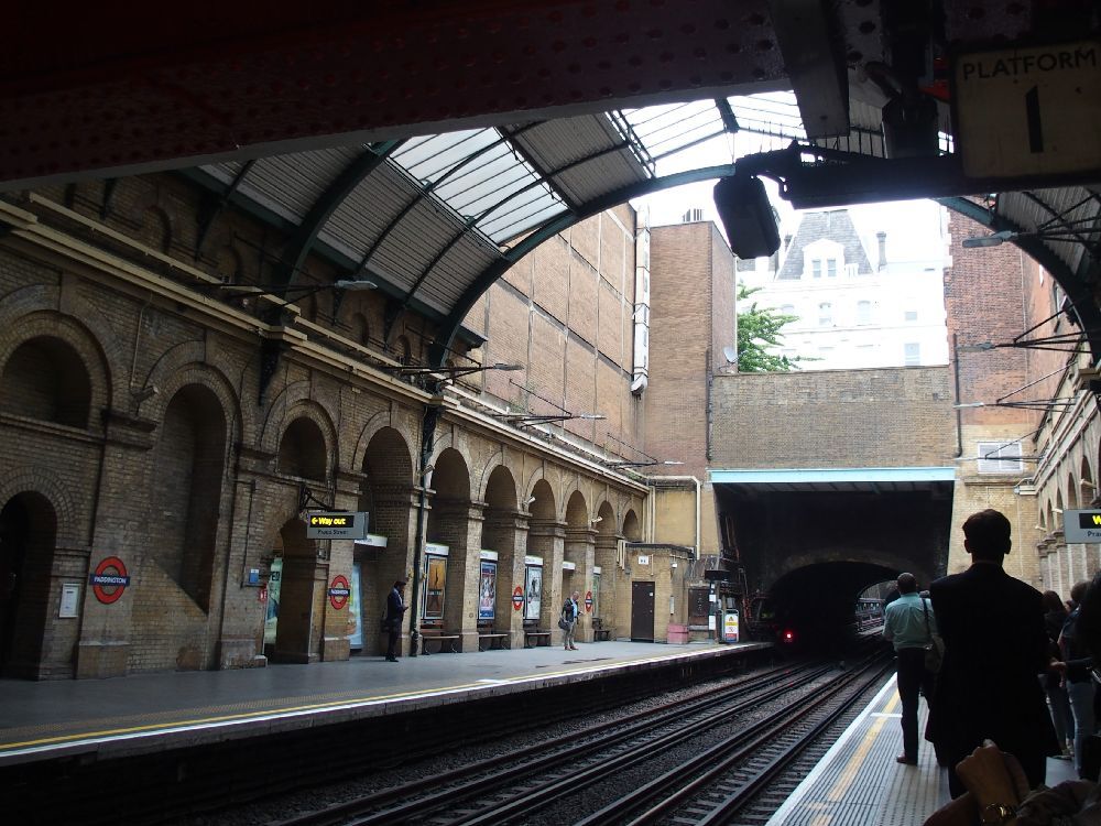 ロンドンの地下鉄の駅名はどうしてその名になったの??　名まえの由来を調べてみました