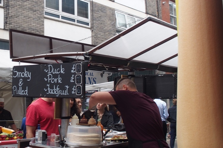 Lunchtime in Holborn～From the United Kingdom