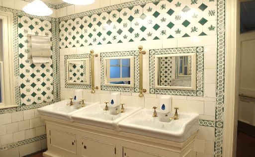 Queen Victoria's Toilet at the V&A Museum～From the United Kingdom