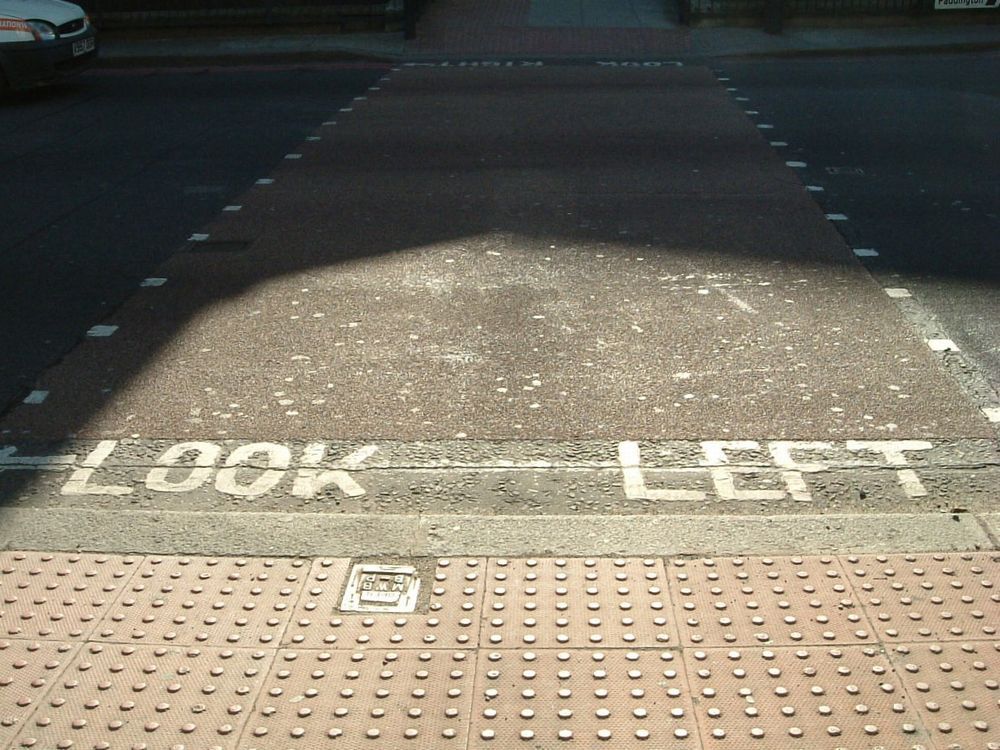 Look Left～From the United Kingdom