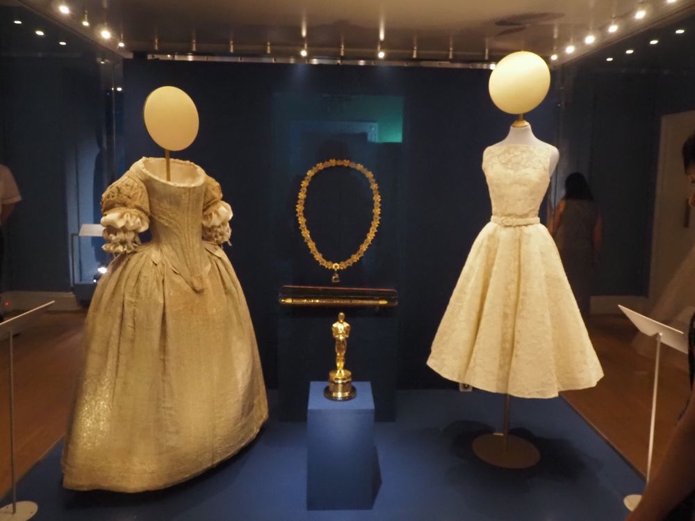 Silver Tissue Court Gown～From the United Kingdom