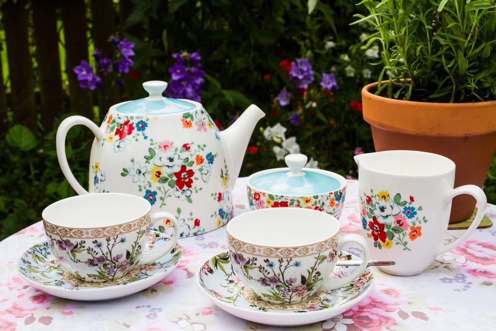 Drinking from Saucers～From the United Kingdom