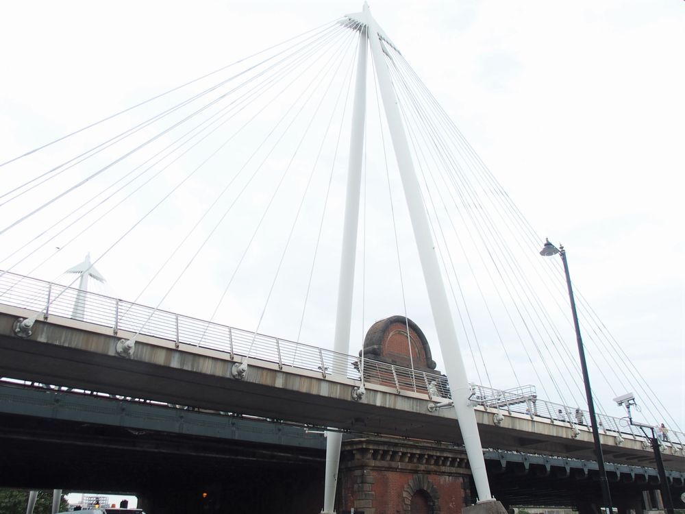 Hungerford Bridge and Golden Jubilee Bridges～From the United Kingdom