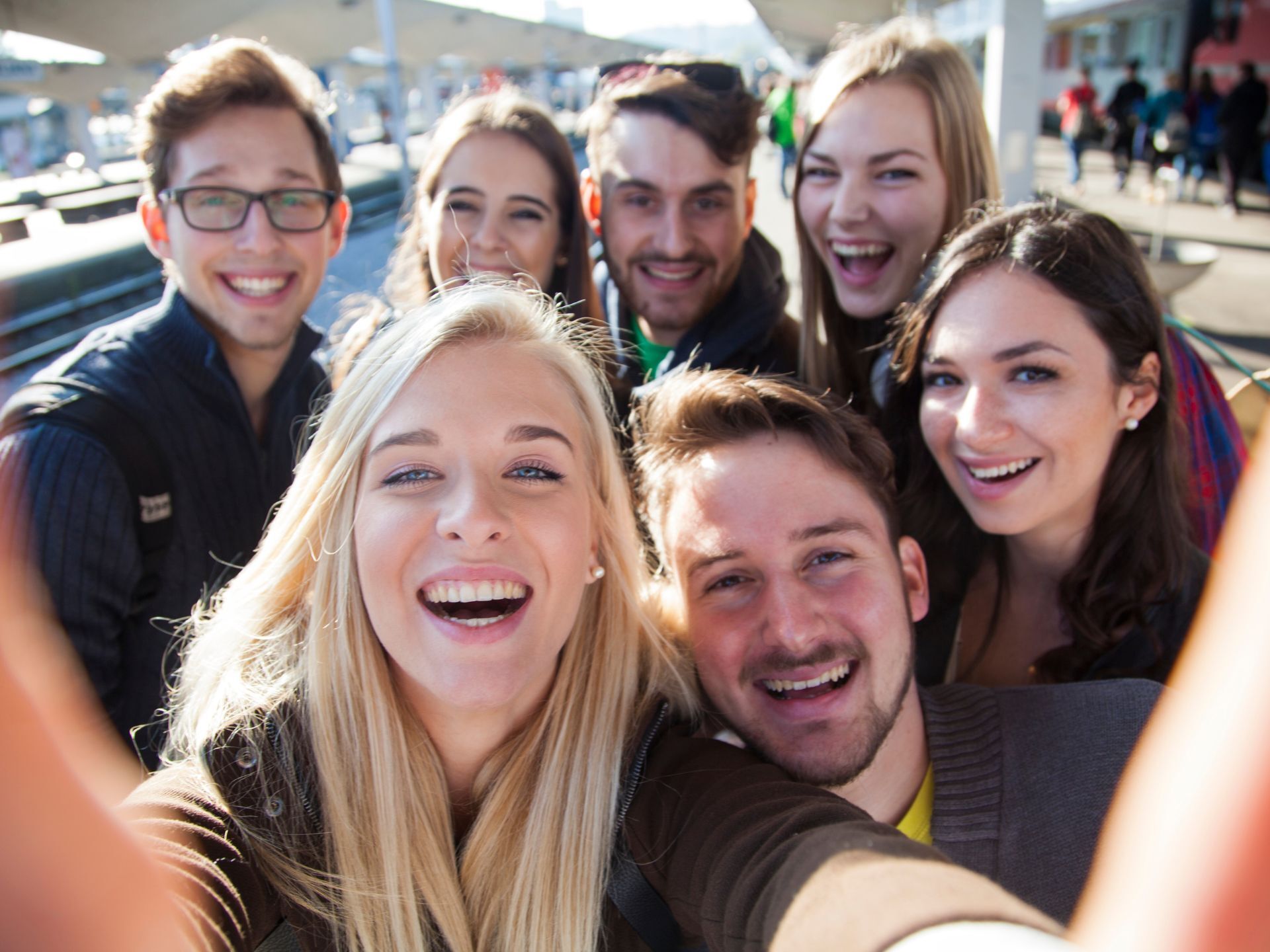 日常生活で使える便利な英語 略語集｜感情・予定・挨拶までカテゴリ別に紹介