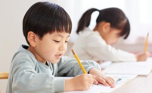塾と英会話はどちらを優先する？違いや子どもに合った選び方を解説
