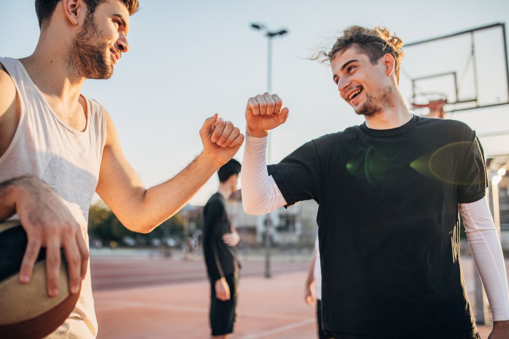 「cheers」の意味は乾杯だけじゃない!イギリス英語でよく使われる本当の使い方