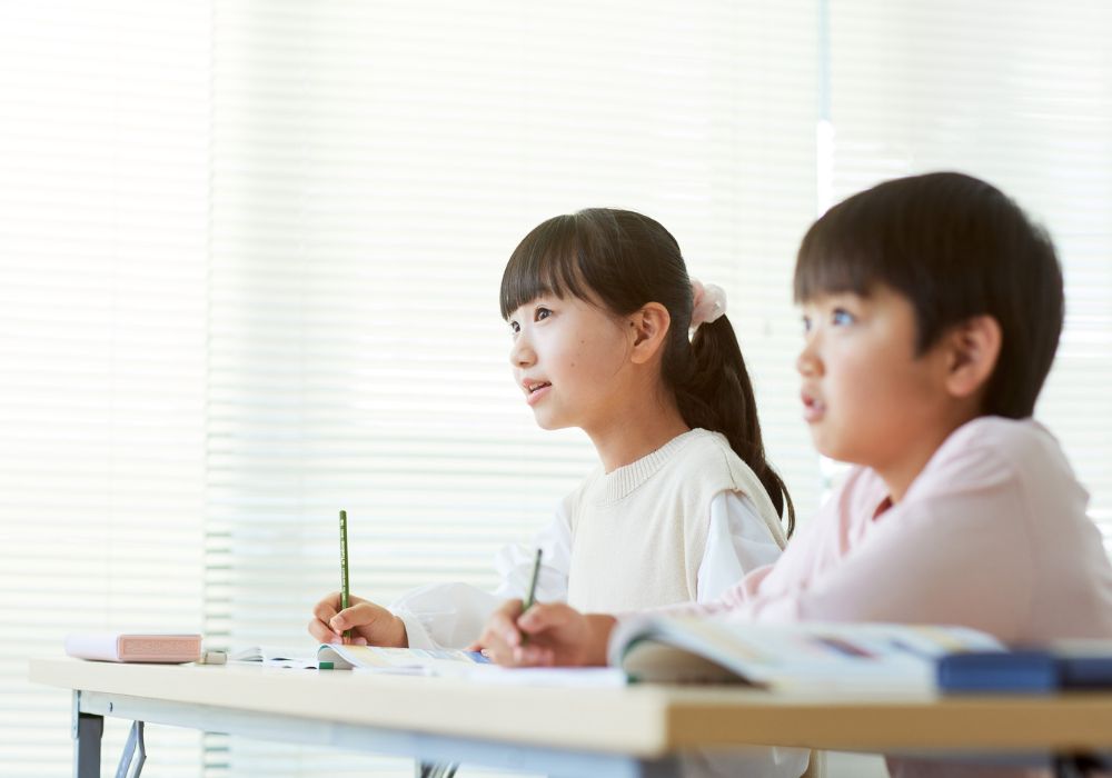 塾と英会話はどちらを優先する？違いや子どもに合った選び方を解説